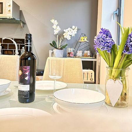 Perfectly Located City Centre Studio Apartment - West One With Free Wifi, Gym Access, Netflix 셰필드 외부 사진