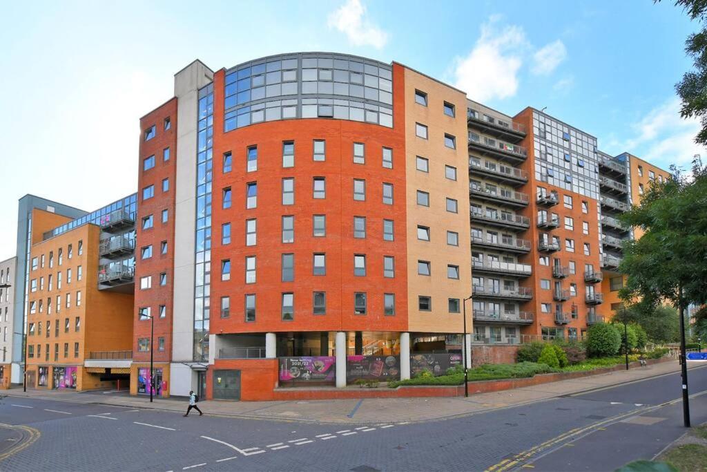 Perfectly Located City Centre Studio Apartment - West One With Free Wifi, Gym Access, Netflix 셰필드 외부 사진