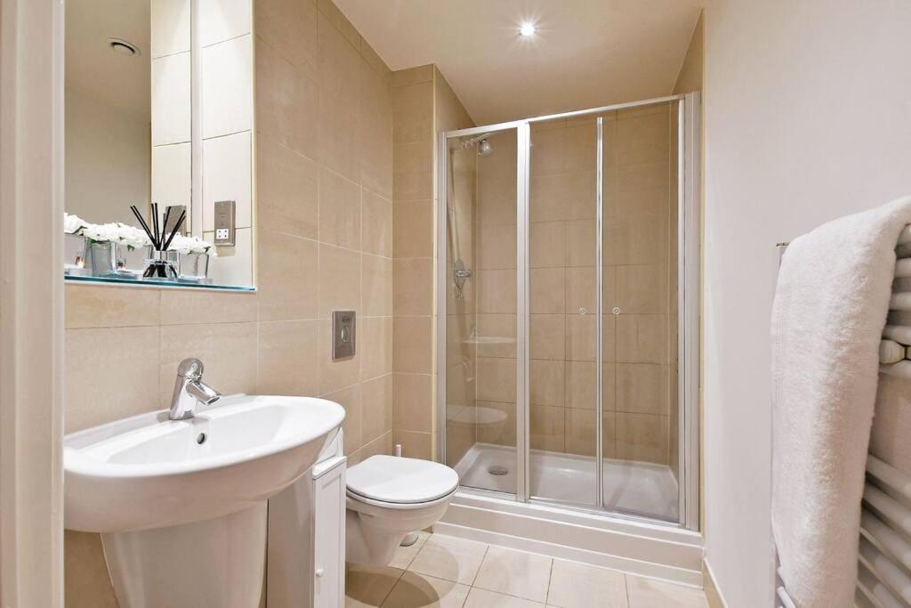 Perfectly Located City Centre Studio Apartment - West One With Free Wifi, Gym Access, Netflix 셰필드 외부 사진