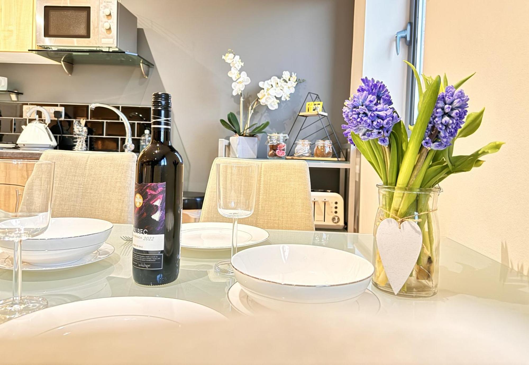 Perfectly Located City Centre Studio Apartment - West One With Free Wifi, Gym Access, Netflix 셰필드 외부 사진